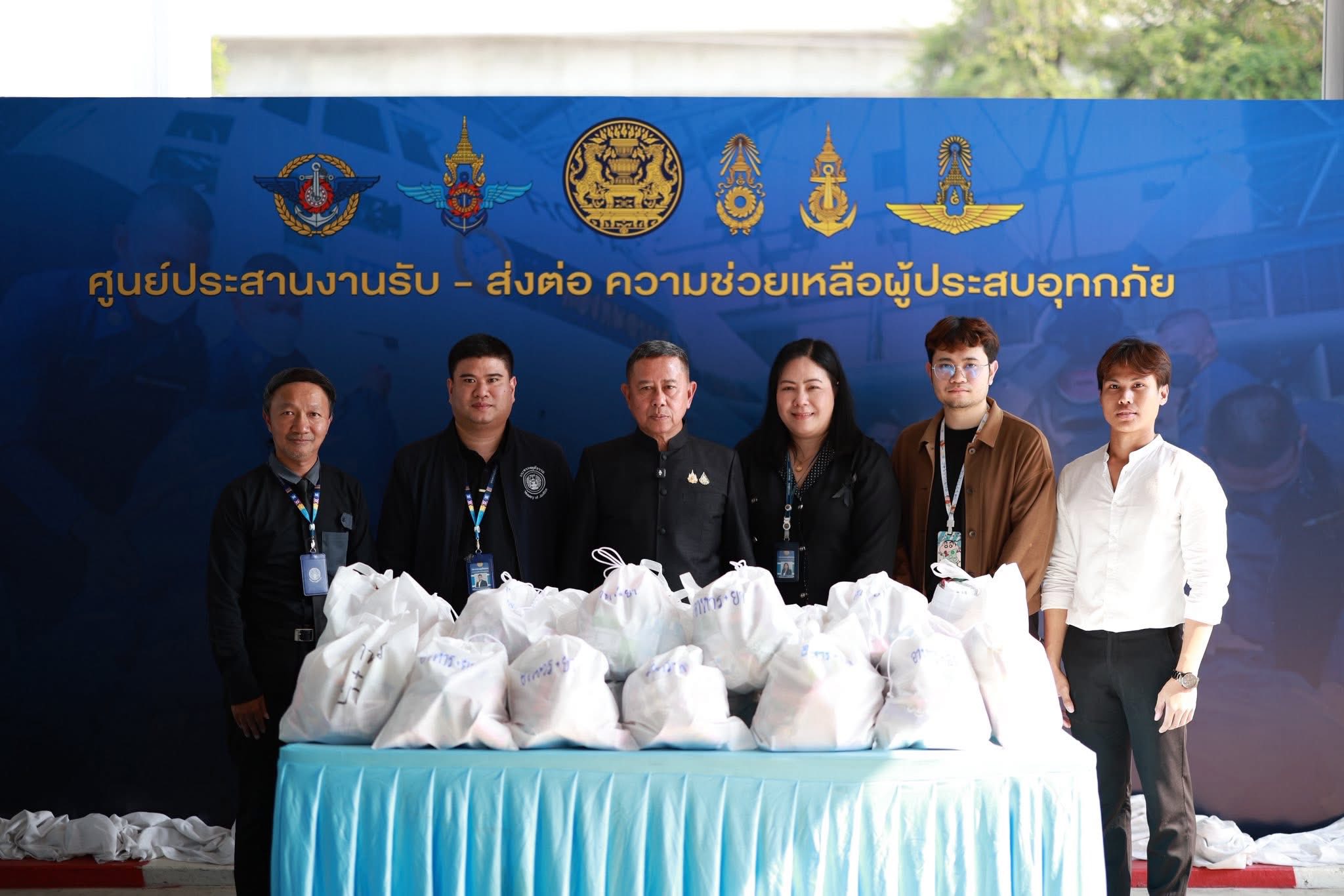 รัฐมนตรีช่วยว่าการกระทรวงกลาโหมได้ติดตามการดำเนินงานของศูนย์ประสานงานรับ–ส่งต่อความช่วยเหลือผู้ประสบอุทกภัย
