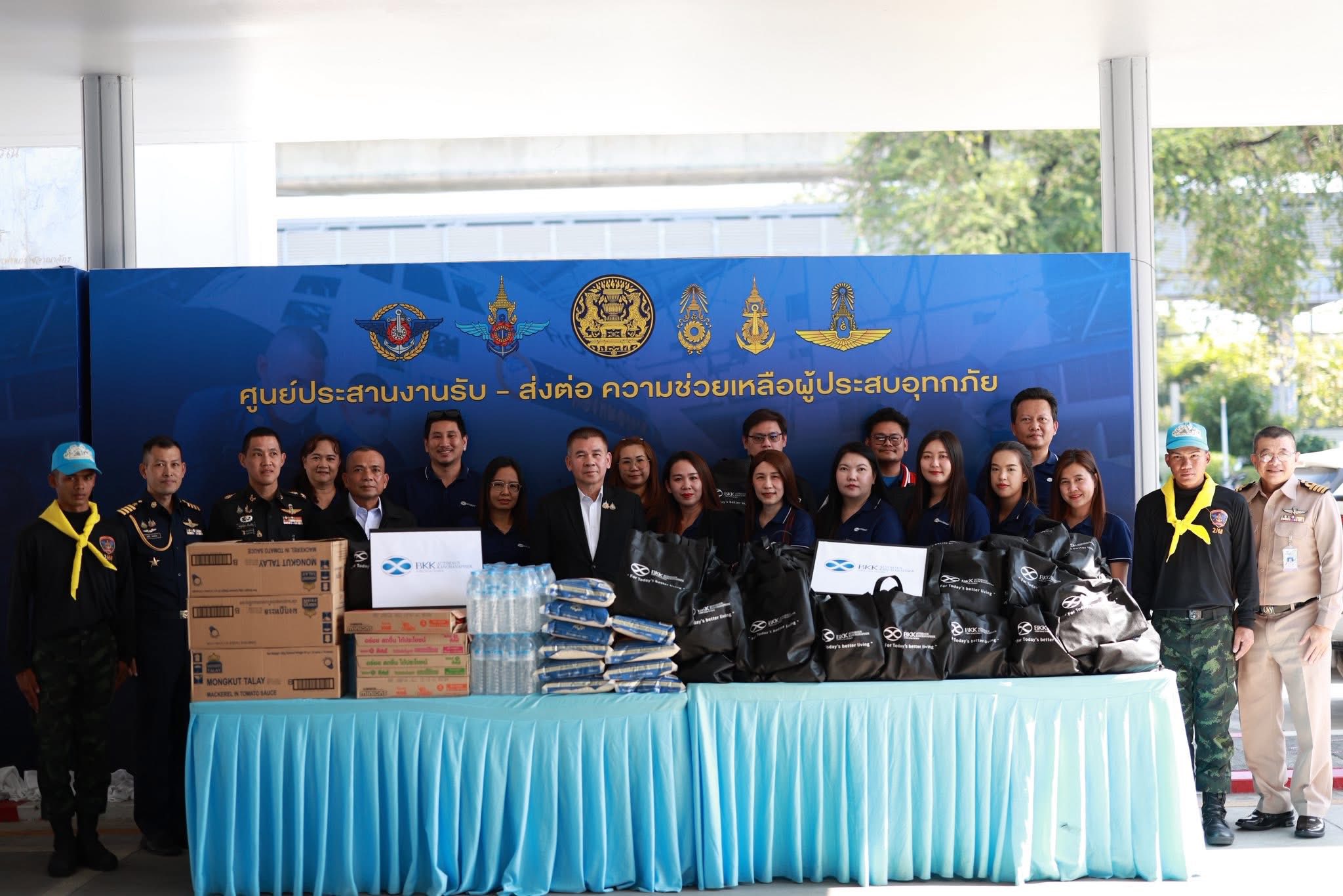 รัฐมนตรีช่วยว่าการกระทรวงกลาโหมได้ติดตามการดำเนินงานของศูนย์ประสานงานรับ–ส่งต่อความช่วยเหลือผู้ประสบอุทกภัย