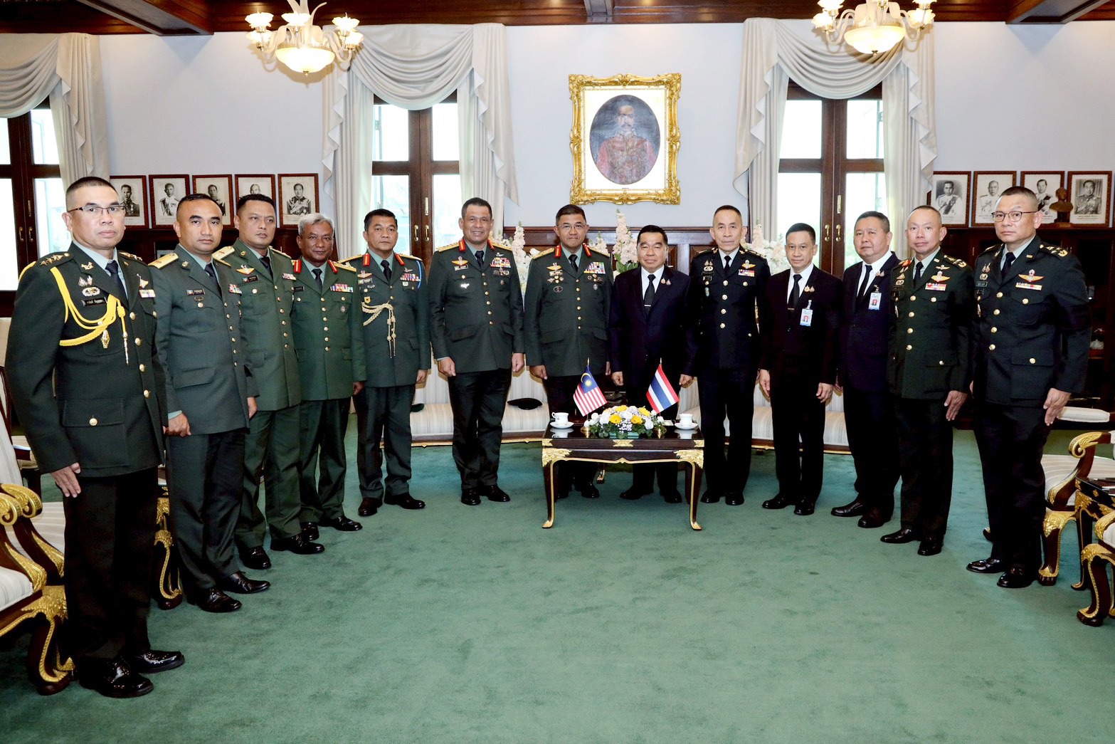 รัฐมนตรีว่าการกระทรวงกลาโหมให้การต้อนรับผู้บัญชาการทหารสูงสุดมาเลเซีย