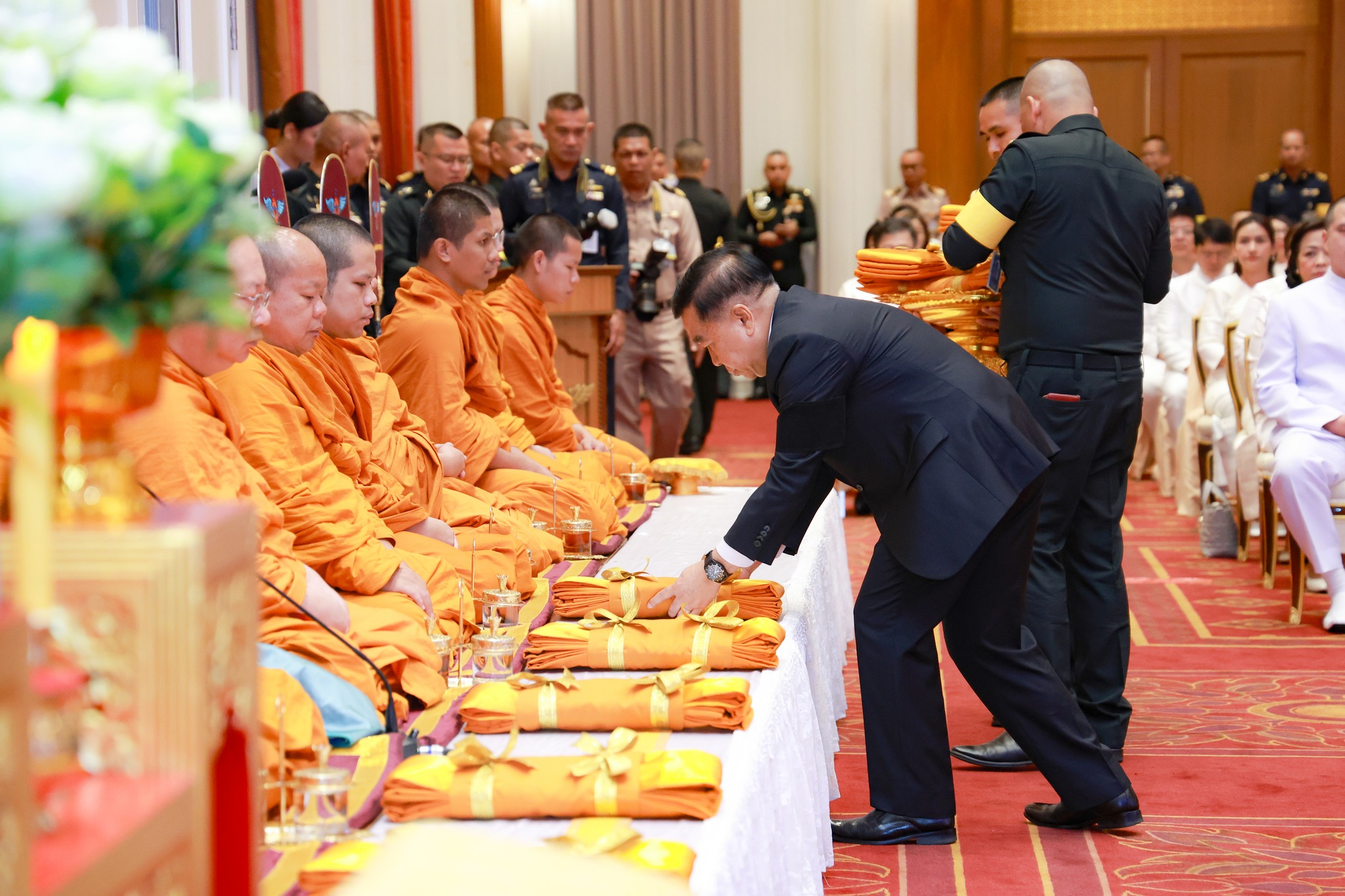 พิธีสมโภชและมอบฉัตรพระพุทธรูป กห., สป., บก.ทท. และเหล่าทัพ