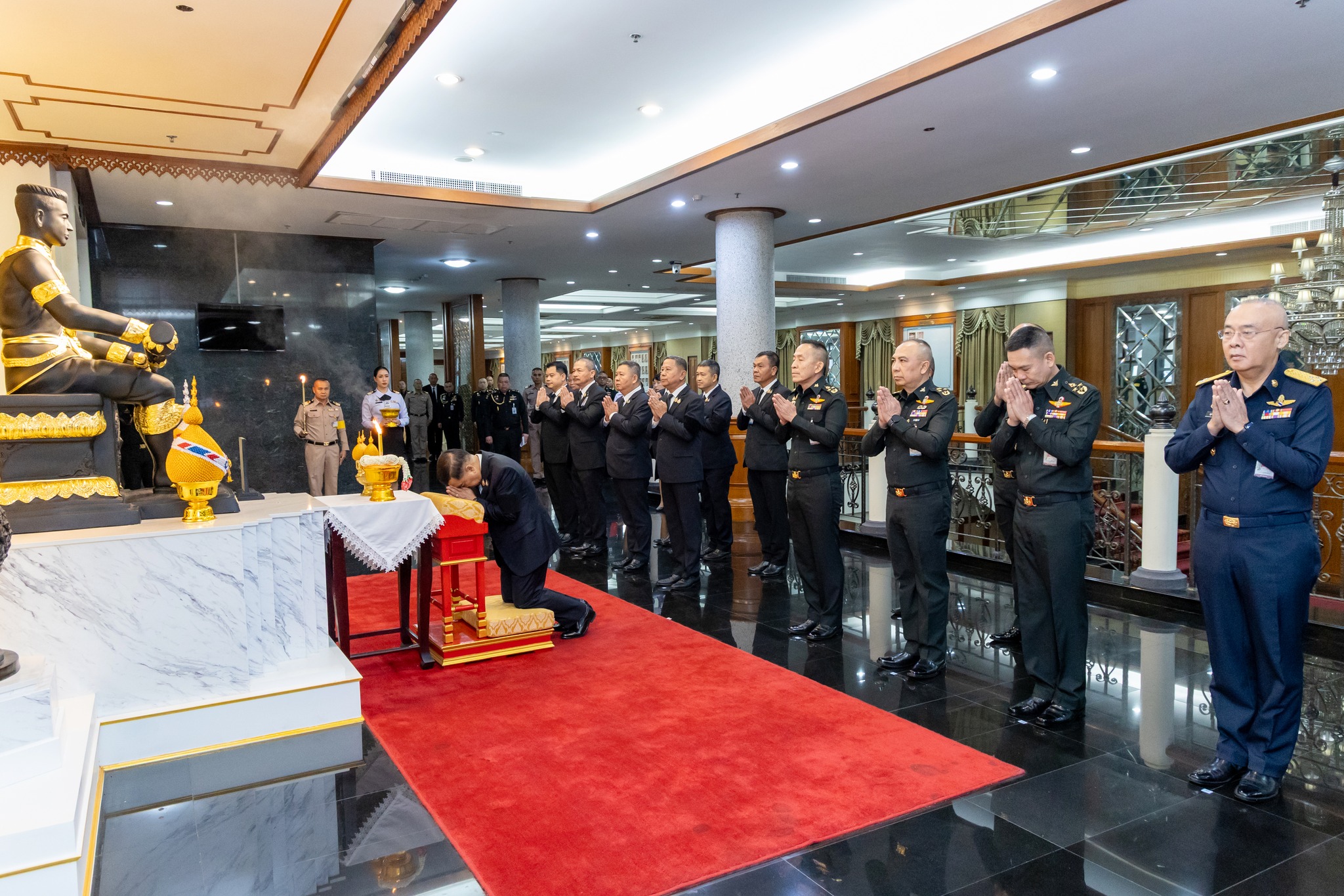 รัฐมนตรีว่าการกระทรวงกลาโหม เป็นประธานในพิธีสักการะสิ่งศักดิ์สิทธิ์ภายในศาลาว่าการกลาโหม