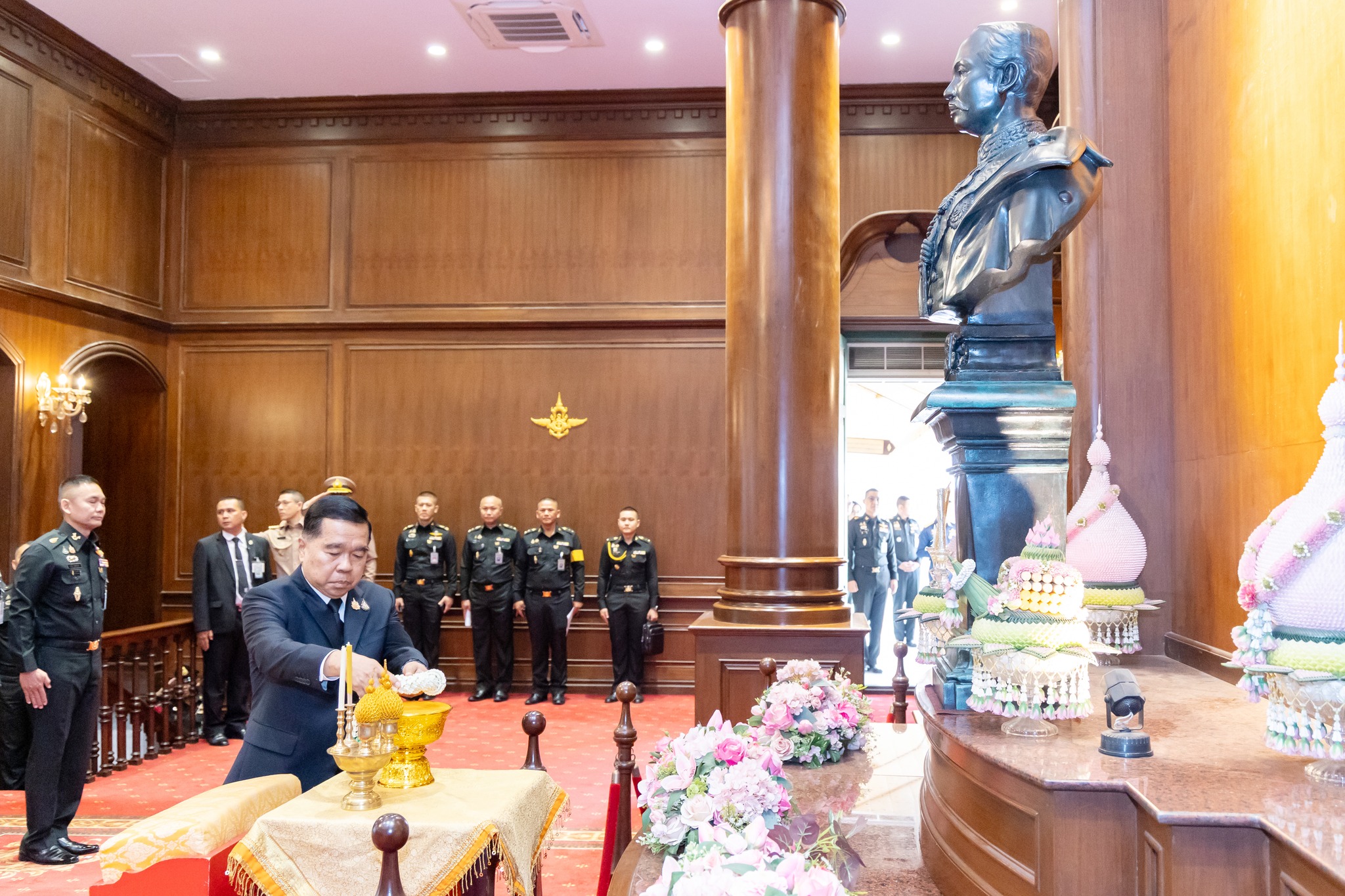 รัฐมนตรีว่าการกระทรวงกลาโหม เป็นประธานในพิธีสักการะสิ่งศักดิ์สิทธิ์ภายในศาลาว่าการกลาโหม