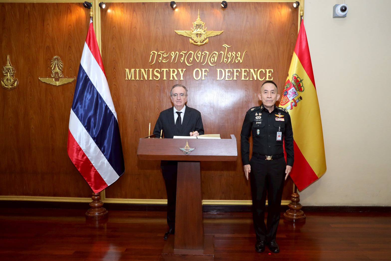 รัฐมนตรีว่าการกระทรวงกลาโหม ให้การต้อนรับเอกอัครราชทูตสเปนประจำประเทศไทย