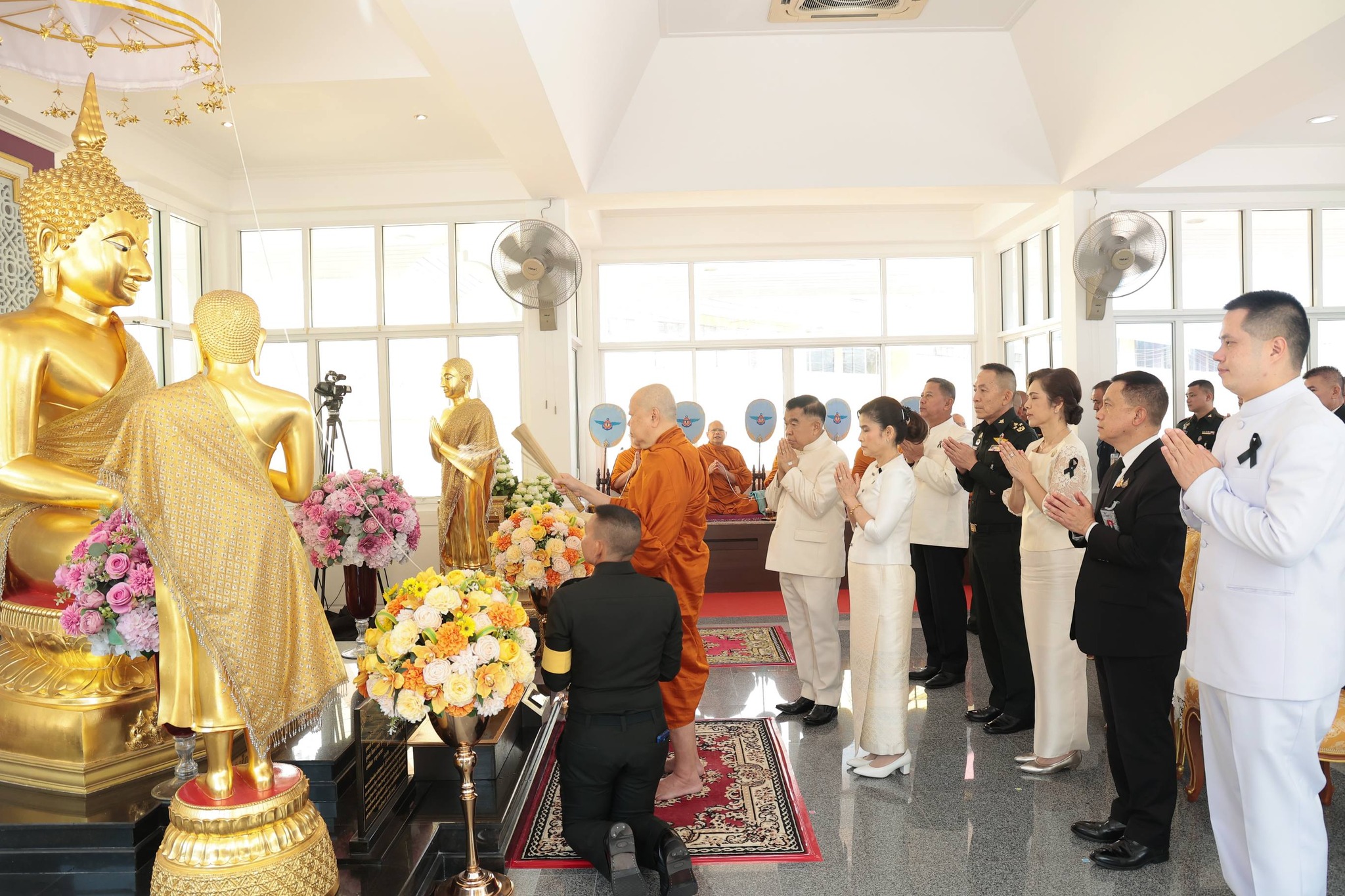 รัฐมนตรีว่าการกระทรวงกลาโหมเป็นประธานในพิธียกฉัตรพระพุทธรูปสำนักงานปลัดกระทรวงกลาโหม