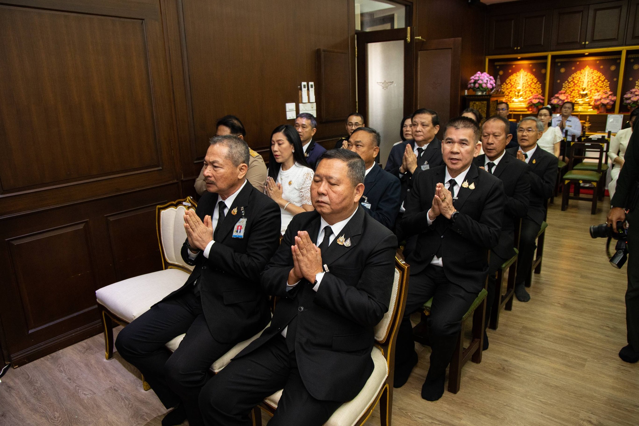 รัฐมนตรีว่าการกระทรวงกลาโหมเป็นประธานในพิธียกฉัตรพระพุทธรูปกระทรวงกลาโหม