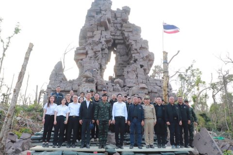 รัฐมนตรีช่วยว่าการกระทรวงกลาโหม ลงพื้นที่ตรวจเยี่ยมและให้กำลังใจกับทางเจ้าหน้าที่ในพื้นที่บริเวณแนวชายแดนจังหวัดสุรินทร์