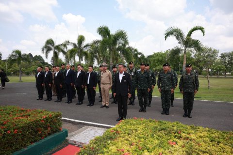 รัฐมนตรีว่าการกระทรวงกลาโหม ตรวจเยี่ยมกองกำลังสุรนารี ติดตามสถานการณ์ชายแดนไทย–กัมพูชา